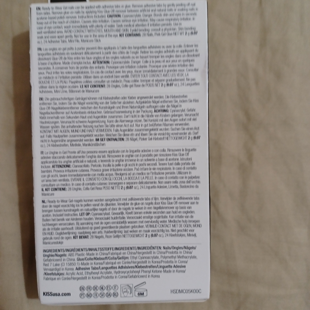 Kiss Nails Glow in the Dark Halloween Glue-on 7-day Wear Nails Medium Length New - Picture 3 of 5